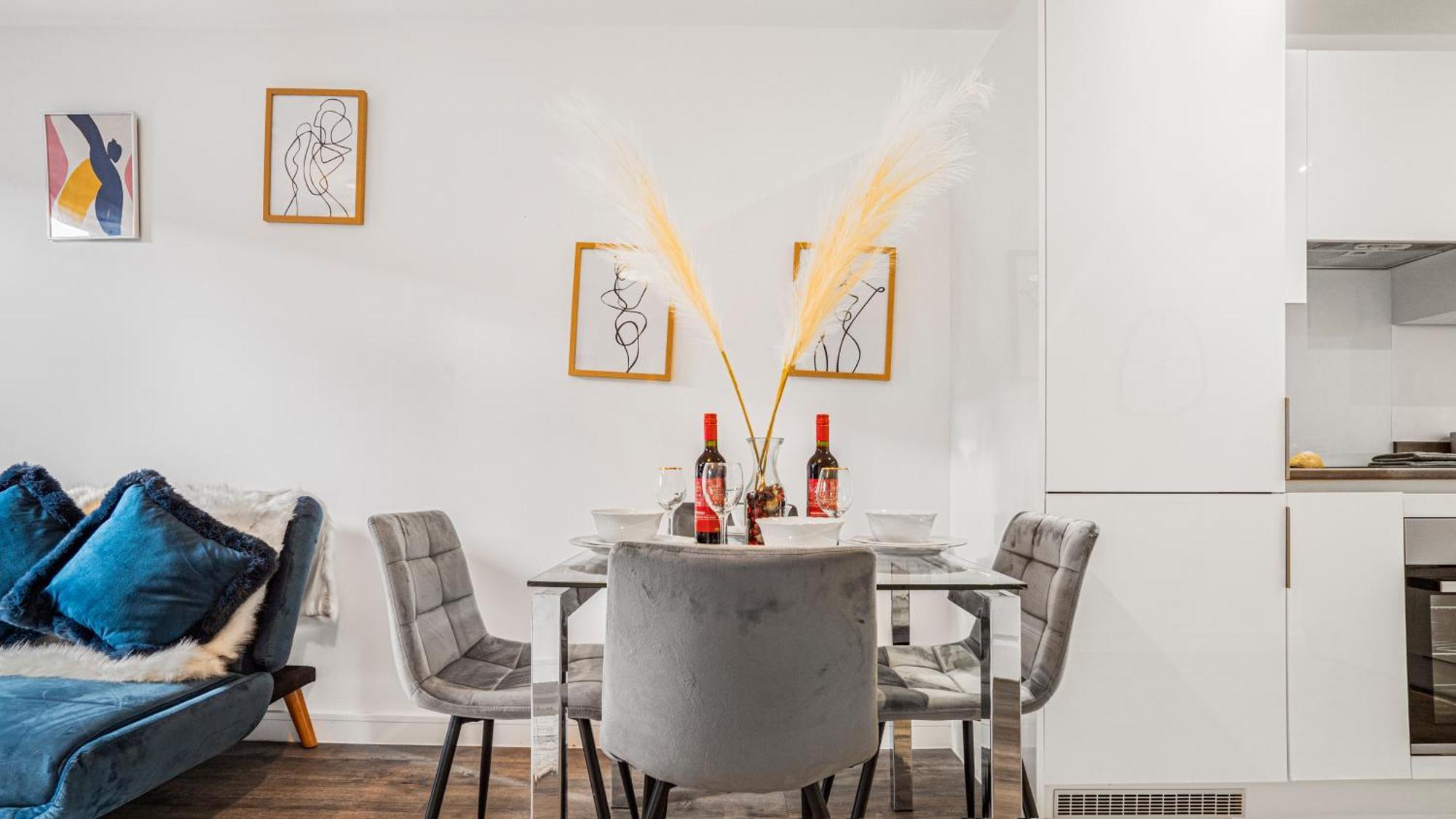 Oceanic Bliss: 2 Bed 2 Bath + Free Park + Netflix Leilighet Birmingham Eksteriør bilde