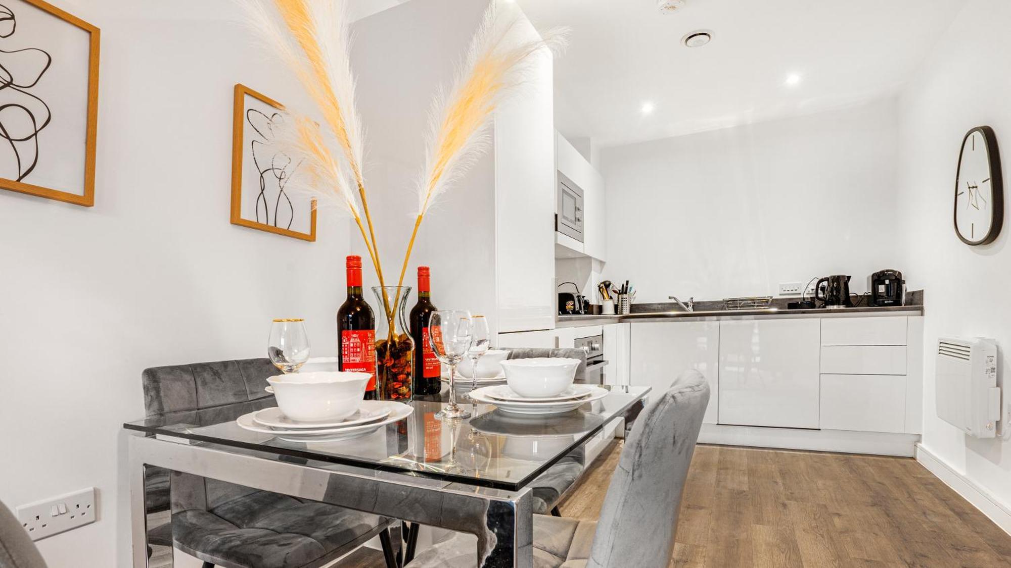 Oceanic Bliss: 2 Bed 2 Bath + Free Park + Netflix Leilighet Birmingham Eksteriør bilde