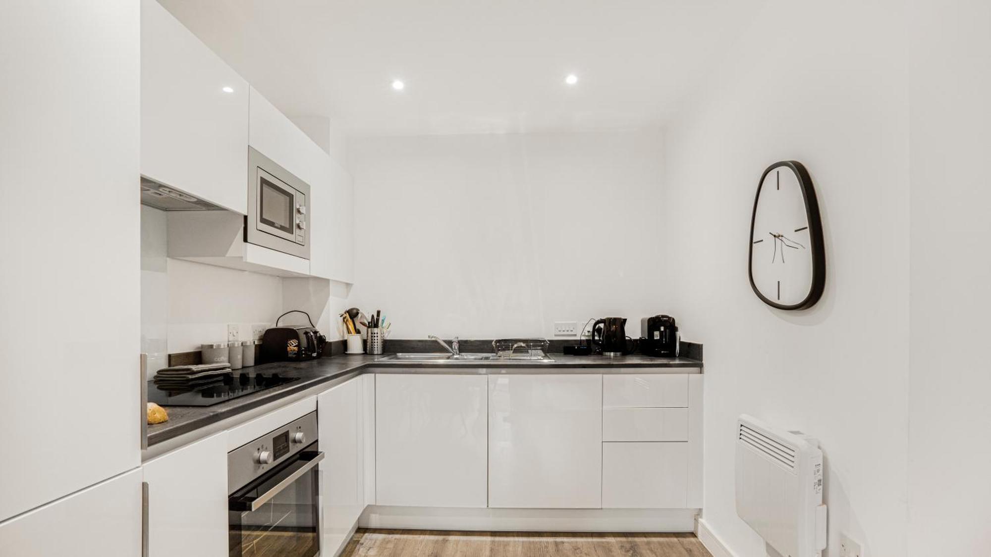 Oceanic Bliss: 2 Bed 2 Bath + Free Park + Netflix Leilighet Birmingham Eksteriør bilde